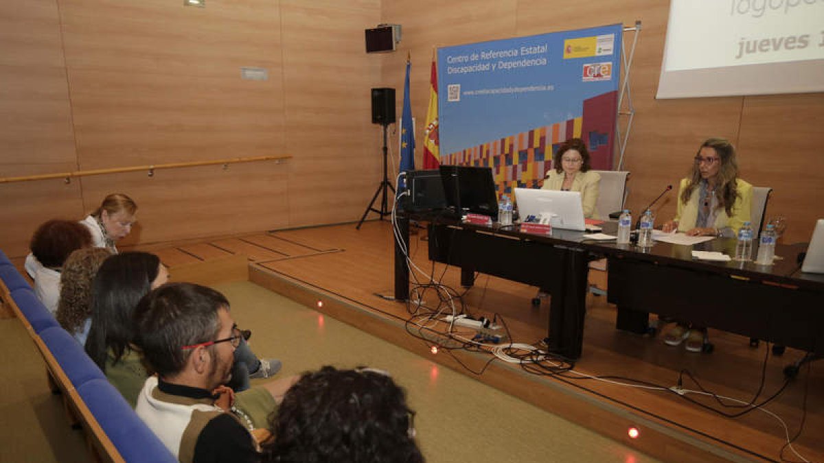Presentación del Gabinete de Accesibilidad en el CRE de San Andrés del Rabanedo.  FERNANDO OTERO