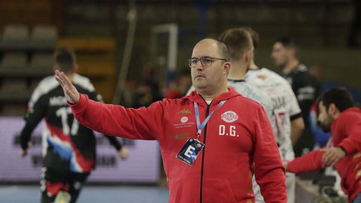 Dani Gordo, durante un partido del Abanca Ademar.  FERNANDO OTERO