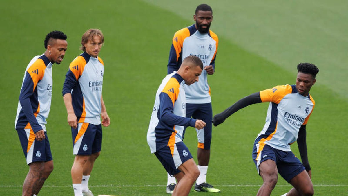 El Real Madrid se mide esta noche al Espanyol obligado a recortar distancias con el Barça.  SERGIO PÉREZ