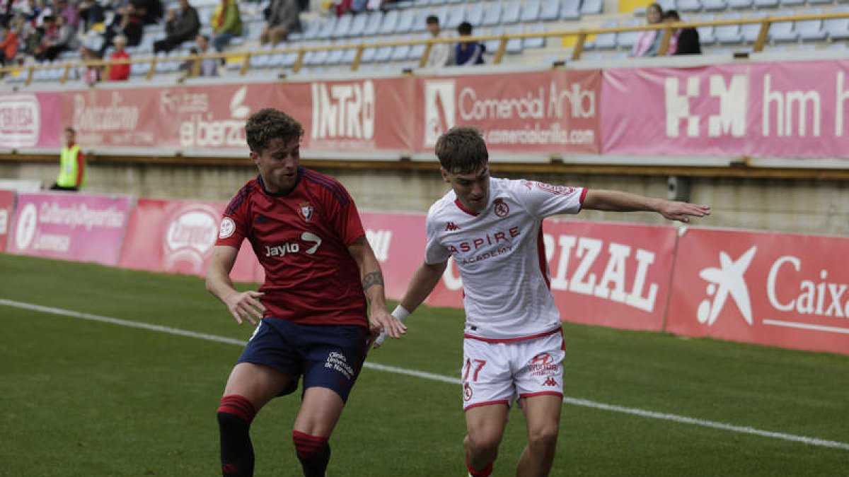 El Osasuna B asaltó el Reino de León hace justo un año con un contundente 0-2. FERNANDO OTERO