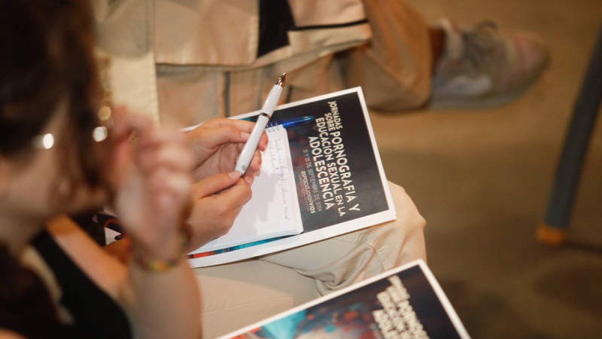Jornadas sobre Pornografía y Educación Sexual en  la Adolescencia en Espacio Vías.  ÁNGELOPEZ
