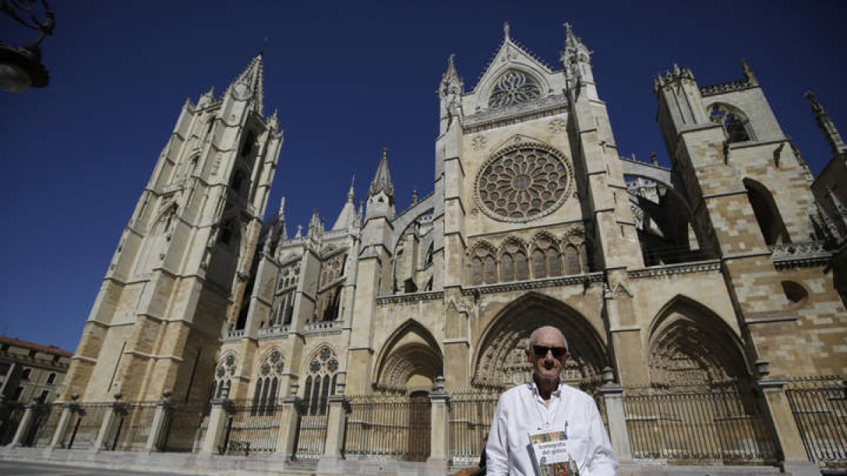 Carlos Taranilla publica un libro único sobre el gótico con la catedral de León como una de sus grandes inspiraciones.