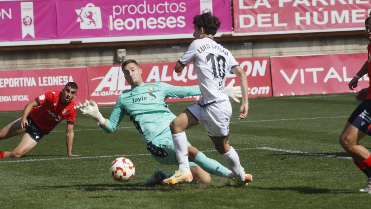 Luis Chacón hizo el gol de la victoria de la Cultural ante Osasuna B.