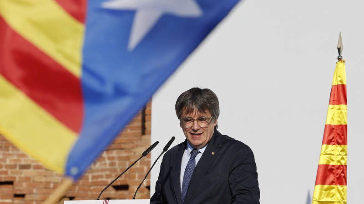 Puigdemont el día que volvió a Barcelona y luego se fugó. ALBERTO ESTEVEZ