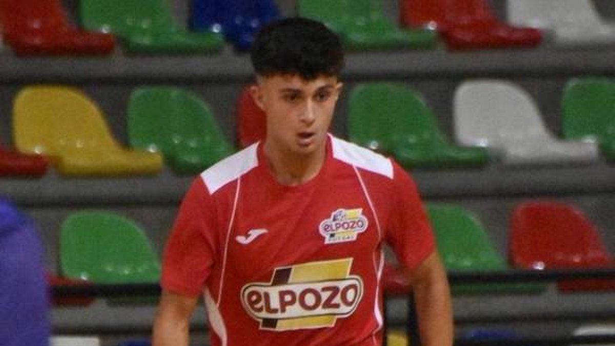 Iván González, durante un partido disputado con El Pozo Murcia. DL