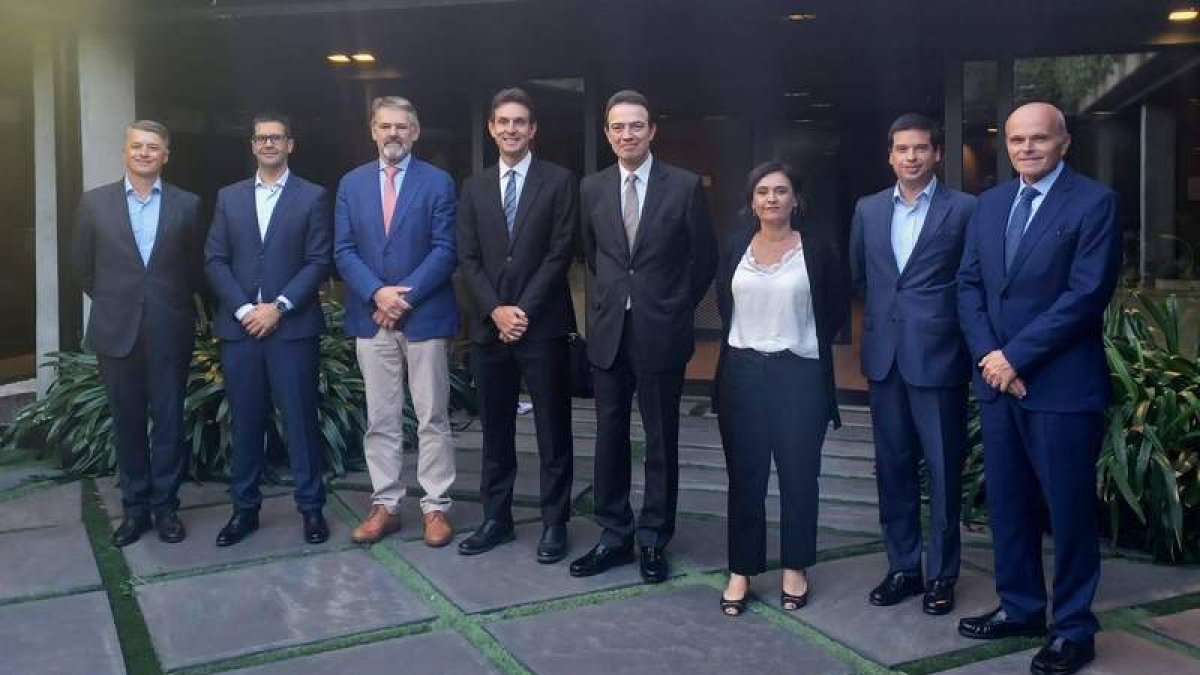 Imagen de la firma del acuerdo. DL
