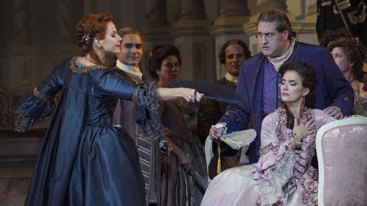 Un ensayo de 'Adriana Lecouvreur' en el Teatro Real. JAVIER REALl