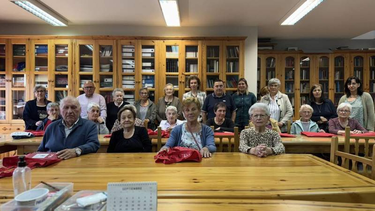 Participantes en el aula de estimulación cognitiva de Hospital de Órbigo.  DL