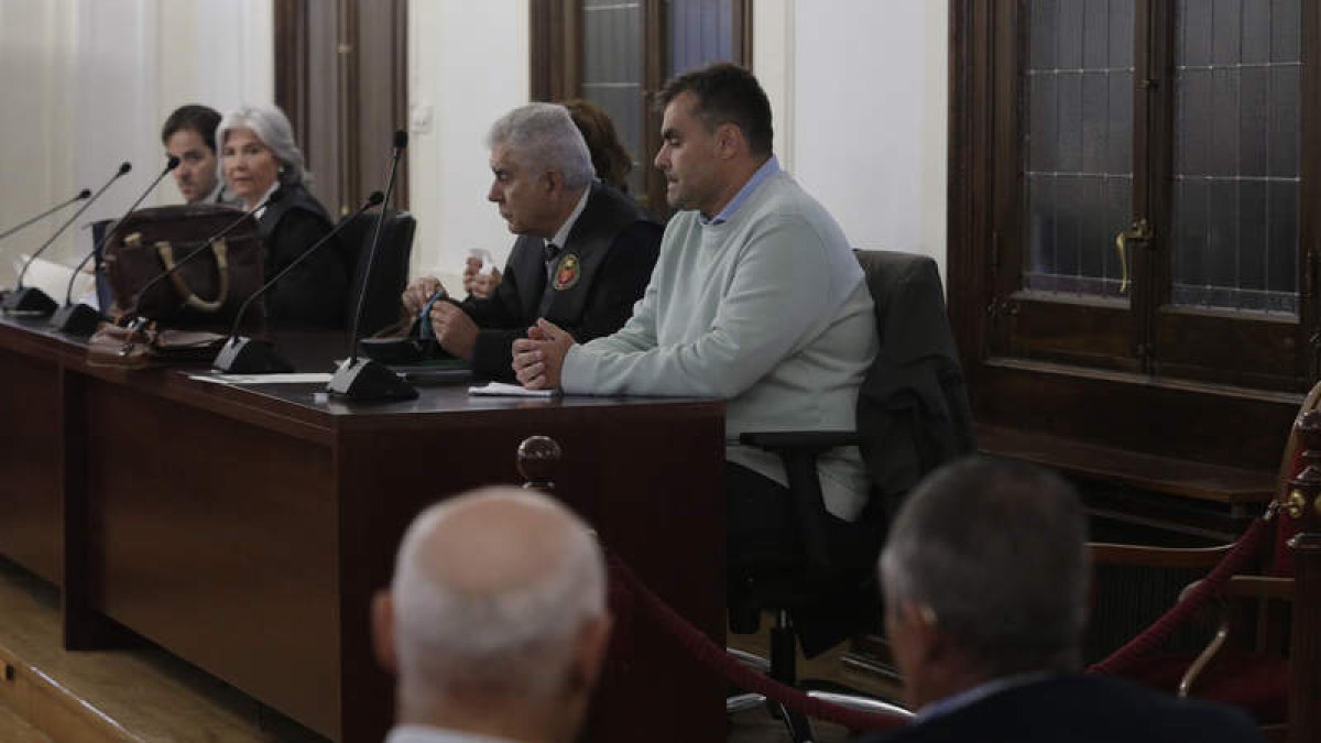 El exalcalde, este jueves, por la mañana en la Audiencia.  FERNANDO OTERO