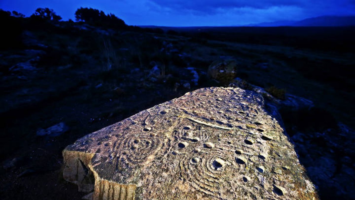 Imagen de uno de los petroglifos hallados en El Teleno