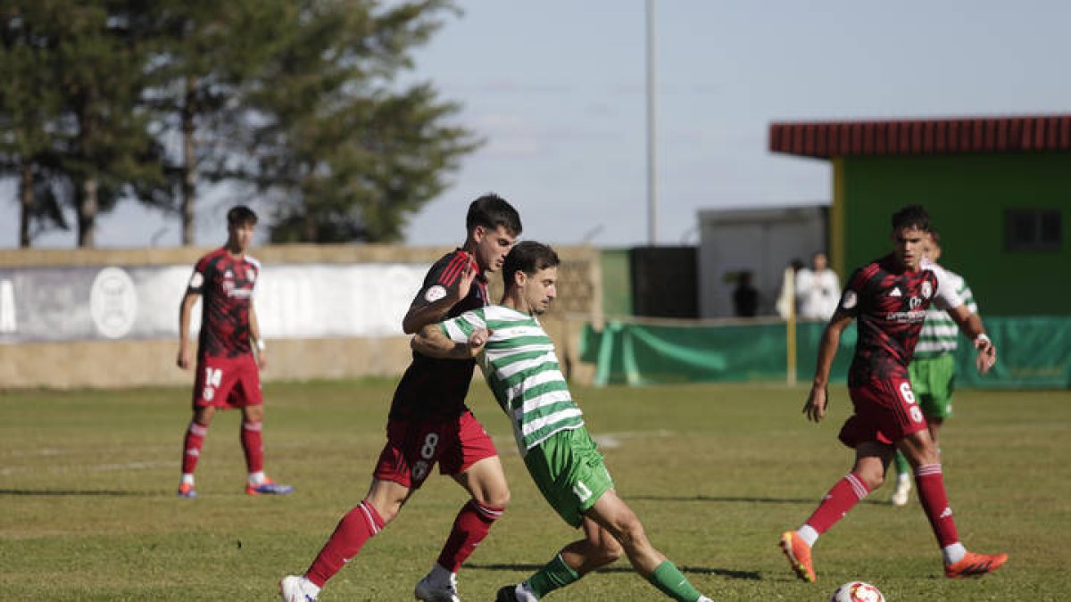 El CD La Virgen no pudo superar al Burgos B a pesar de contar con numerosas ocasiones de gol.