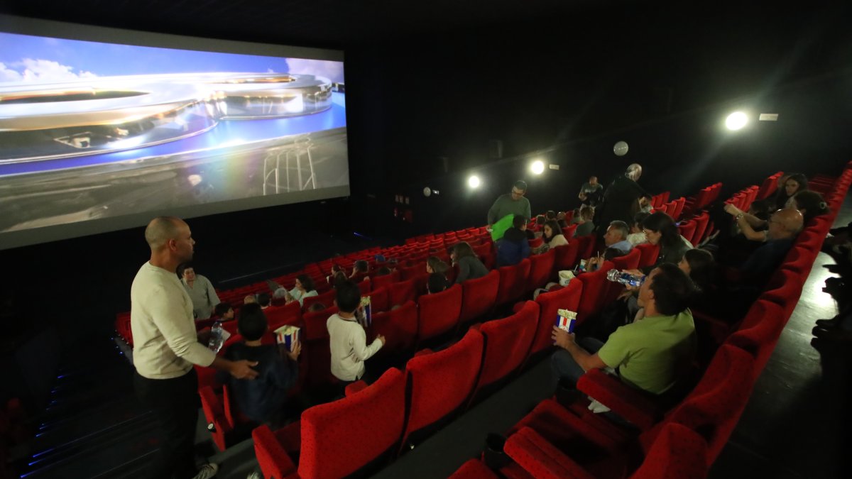 La sala 5 de Cines La Dehesa se adaptó para favorecer la inclusión.