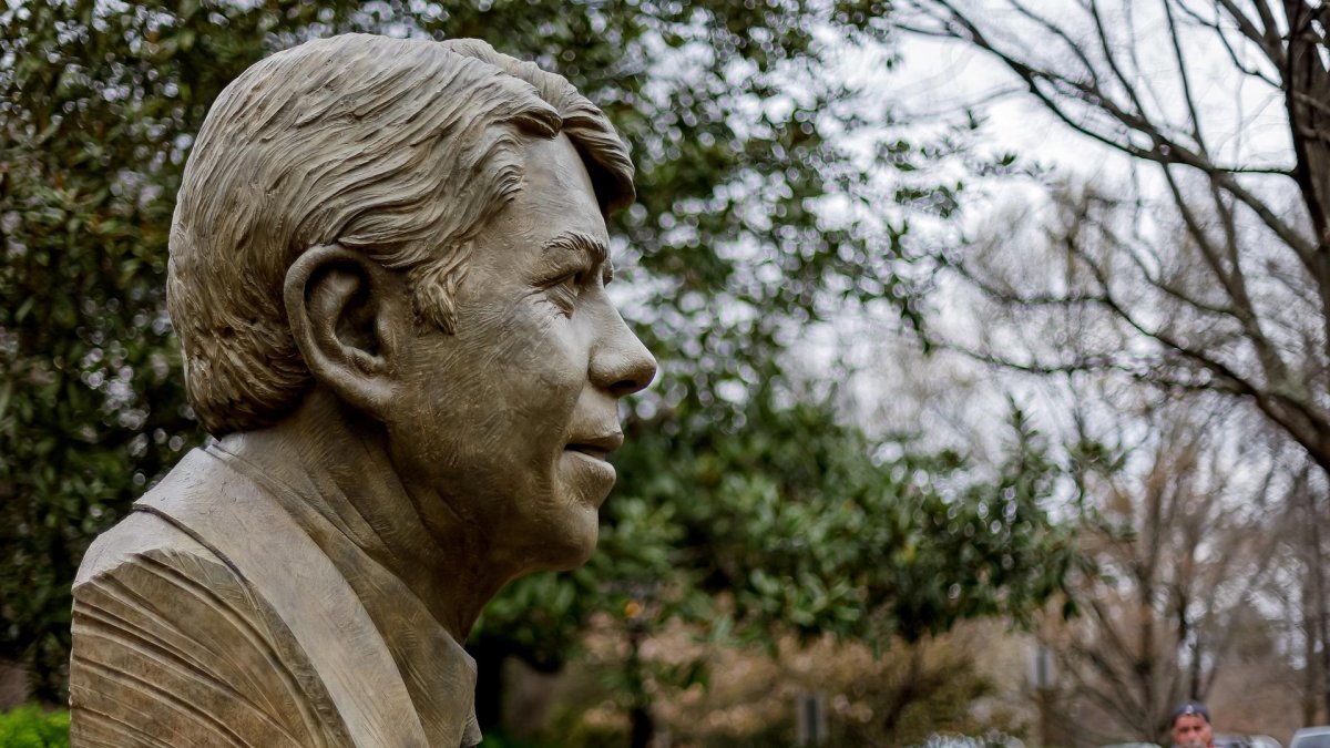 Imagen de archivo de un busto del expresidente de EE. UU., Jimmy Carter. EFE/EPA/ERIK S. LESSER