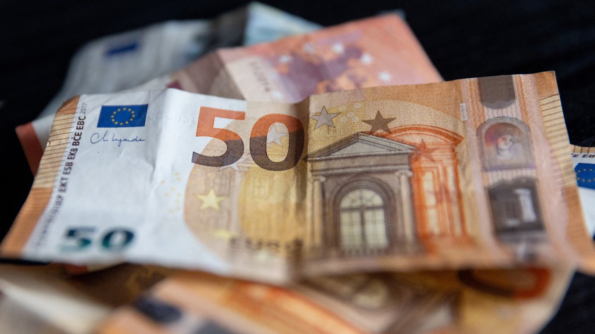 Archivo - Imagen de archivo de varios billetes