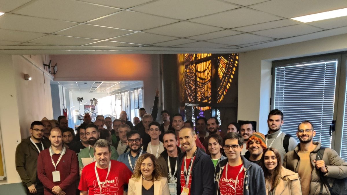 Participantes en el evento tecnológico.