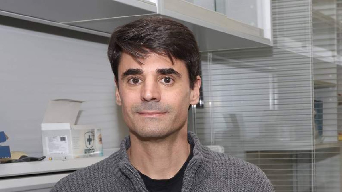 Imagen de Saúl Ares, investigador del CSIC y director del proyecto sobre la célula mínima. ICAL
