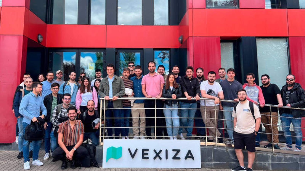 Imagen del gran equipo que forma parte de la empresa Vexiza.  DL