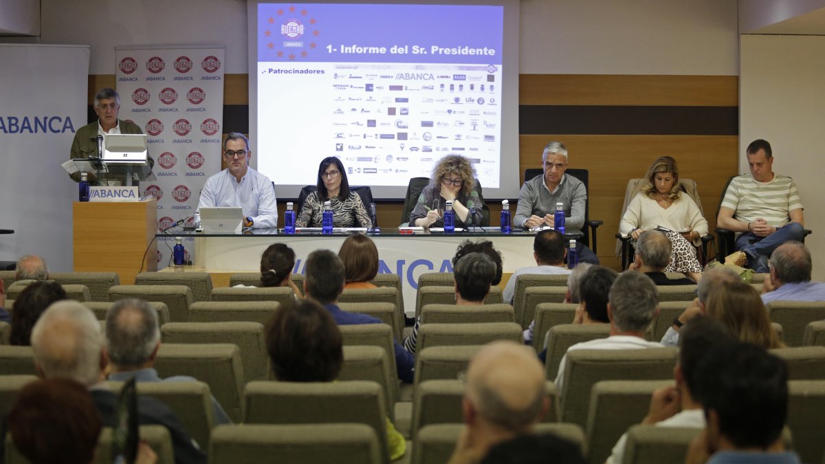 Un momento de la asamblea general del Ademar.