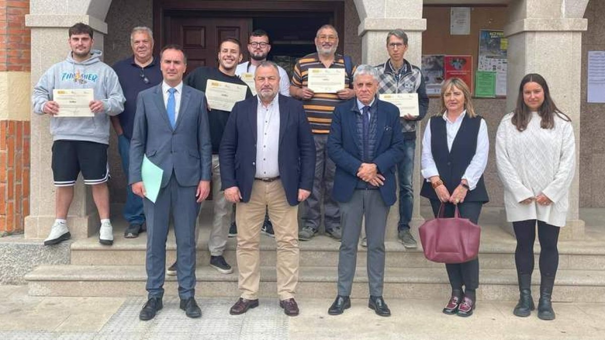 Imagen facilitada por la Junta de la entrega de diplomas en Camponaraya. DL
