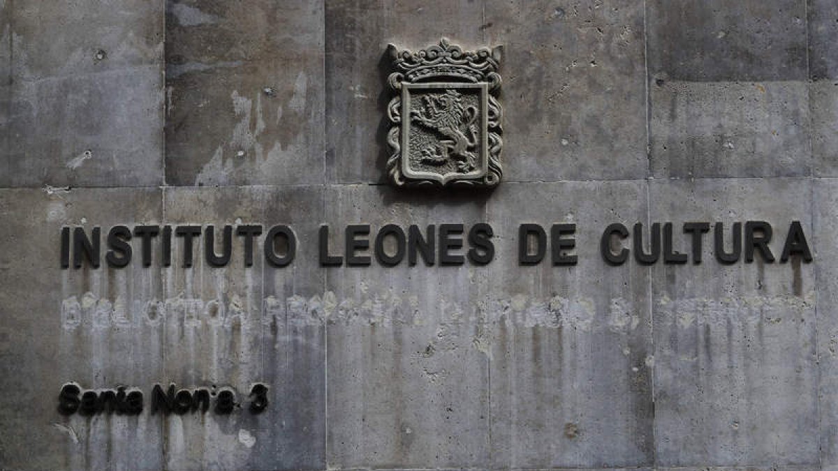 El ILC presenta el Premio Provincia ‘En el jardín de las hélices rotas’