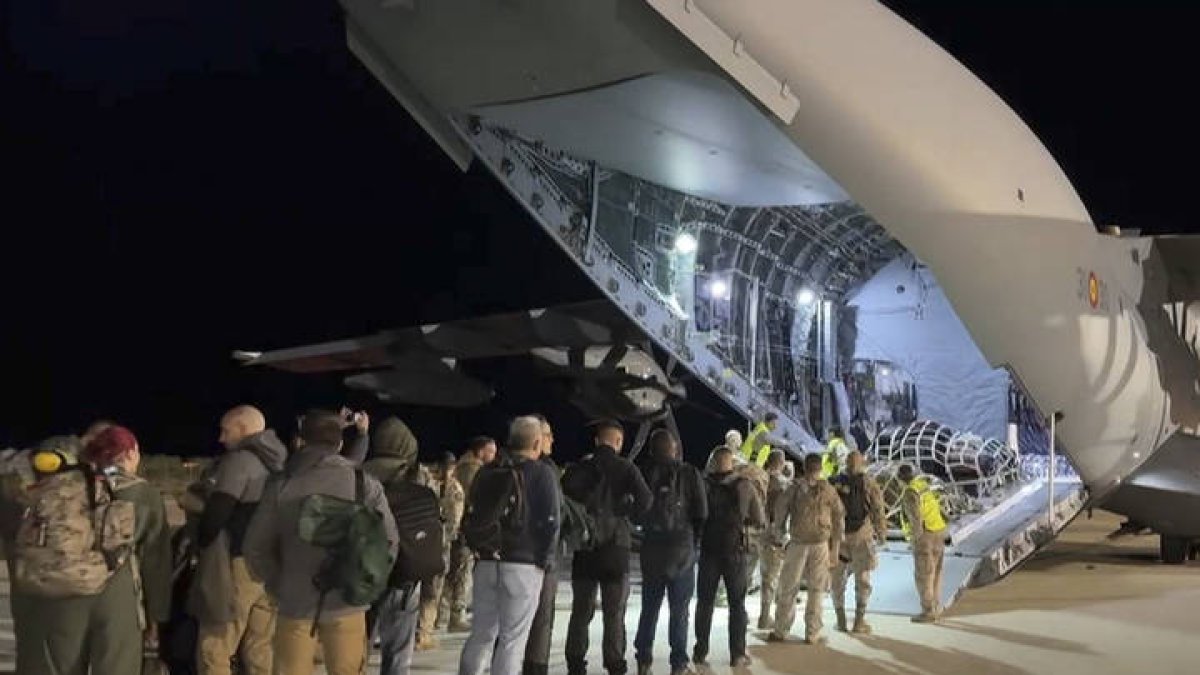 Dos aviones del Ejército del Aire y del Espacio españoles parten este jueves hacia Beirut para evacuar a unos 380 españoles residentes en el Líbano que han manifestado su deseo de venir a España