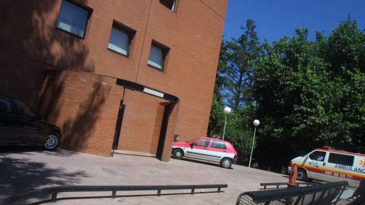 Centro de salud de La Bañeza.  DL