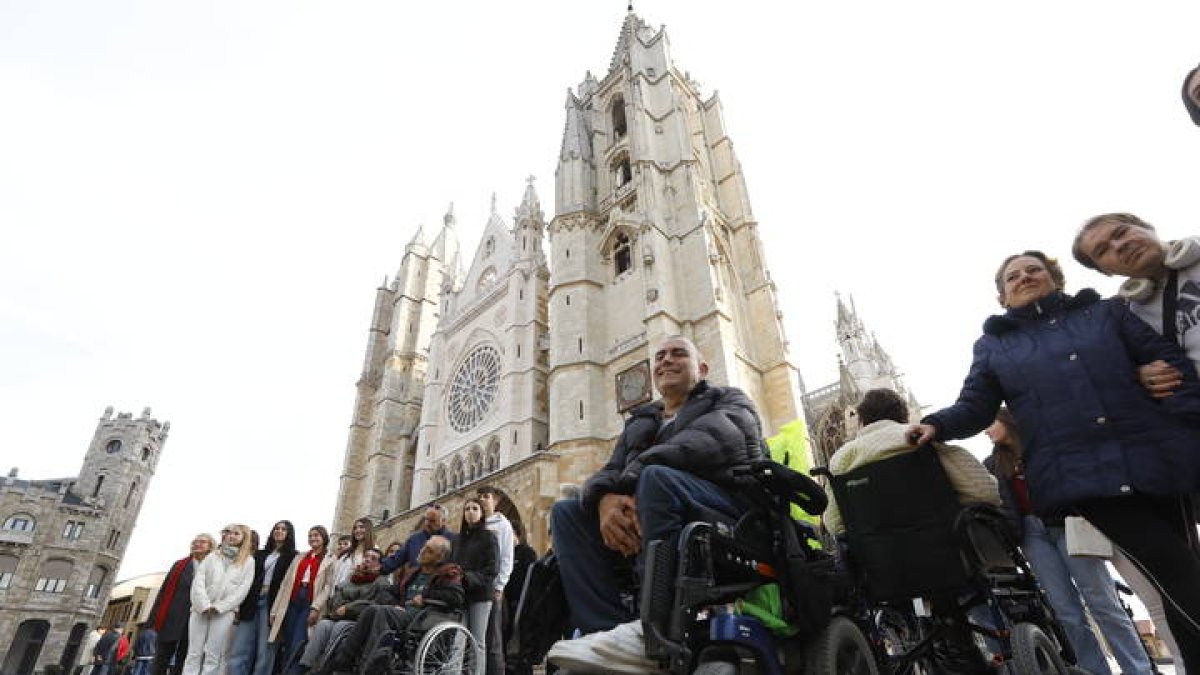 Foto de archivo de la II Marcha de Aspace León desde la plaza de la Catedral.