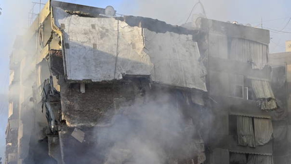 Imagen del estado de un inmueble tras los bombardeos de Israel. WAEL HAMZA