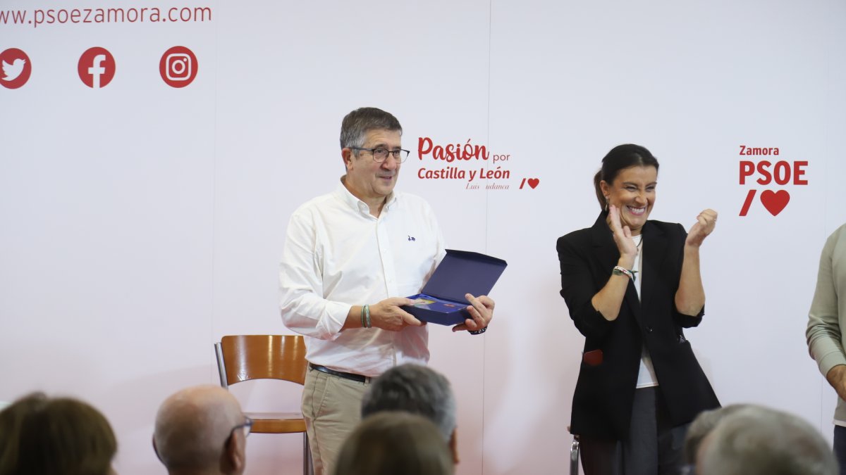 El portavoz del PSOE en el Congreso, Patxi López,participa en un homenaje a veteranos socialistas