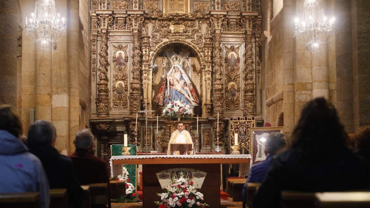 Un momento de la celebración de ayer.  ÁNGELOPEZ