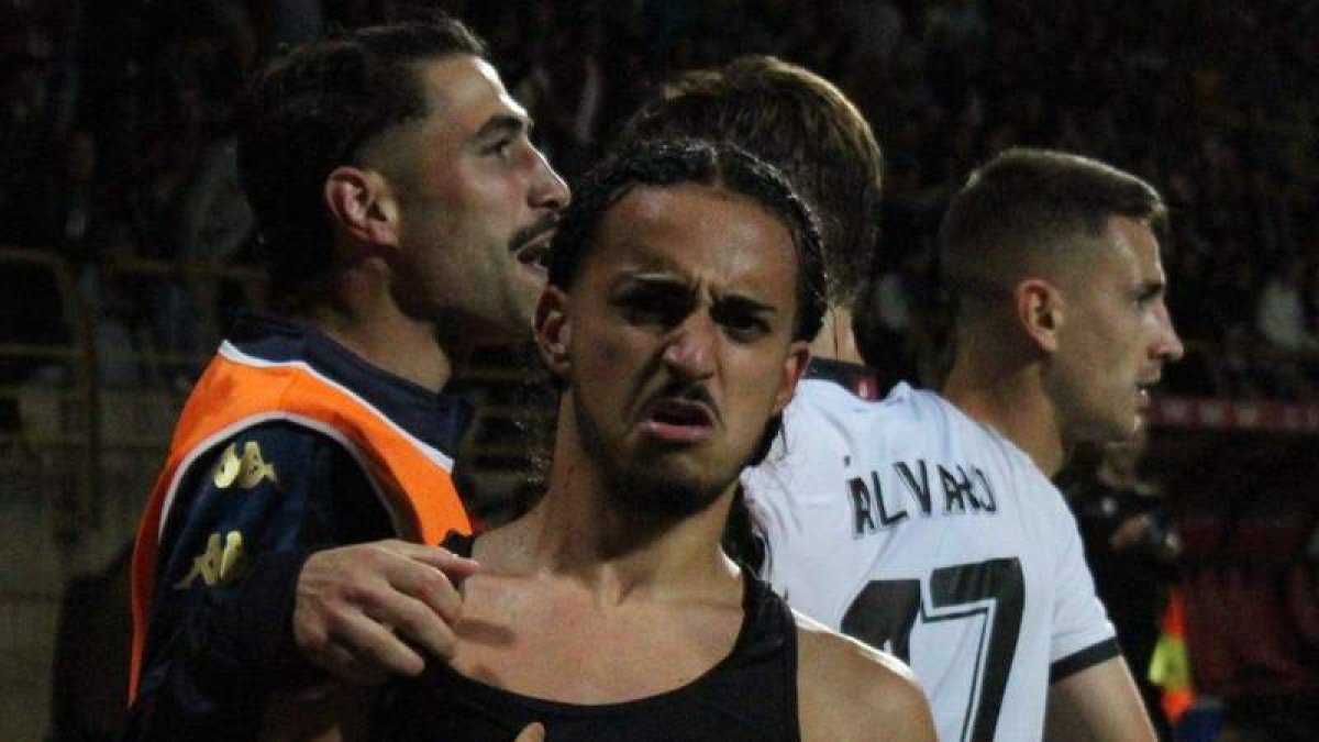 Txus Alba celebra el gol de la victoria de la Cultural en el último suspiro ante la SD Tarazona. CYDL