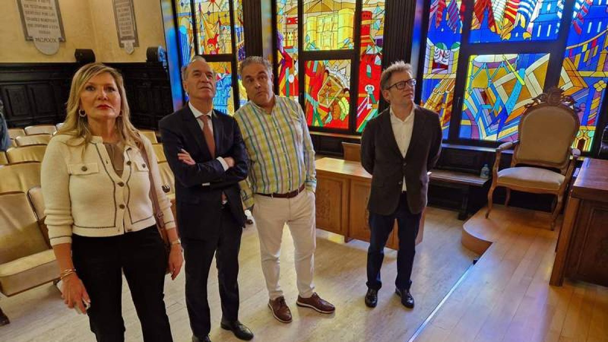 La iniciativa fue presentada en el salón de Plenos de Astorga.  DL