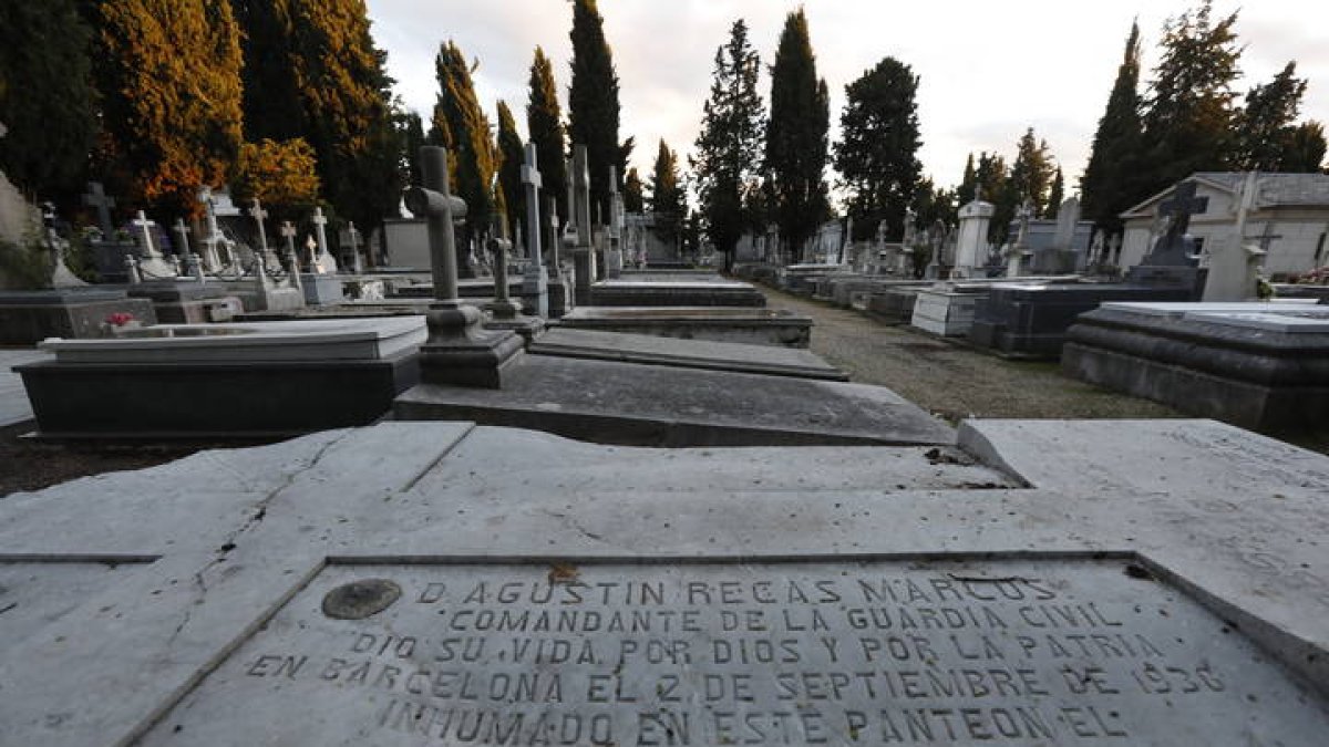 Lápida en el cementerio de León.