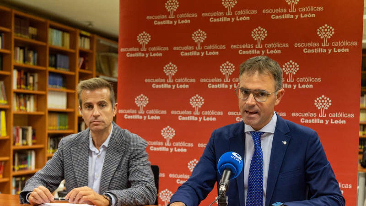 Leandro Roldán y Ricardo González, de Escuelas Católicas. 