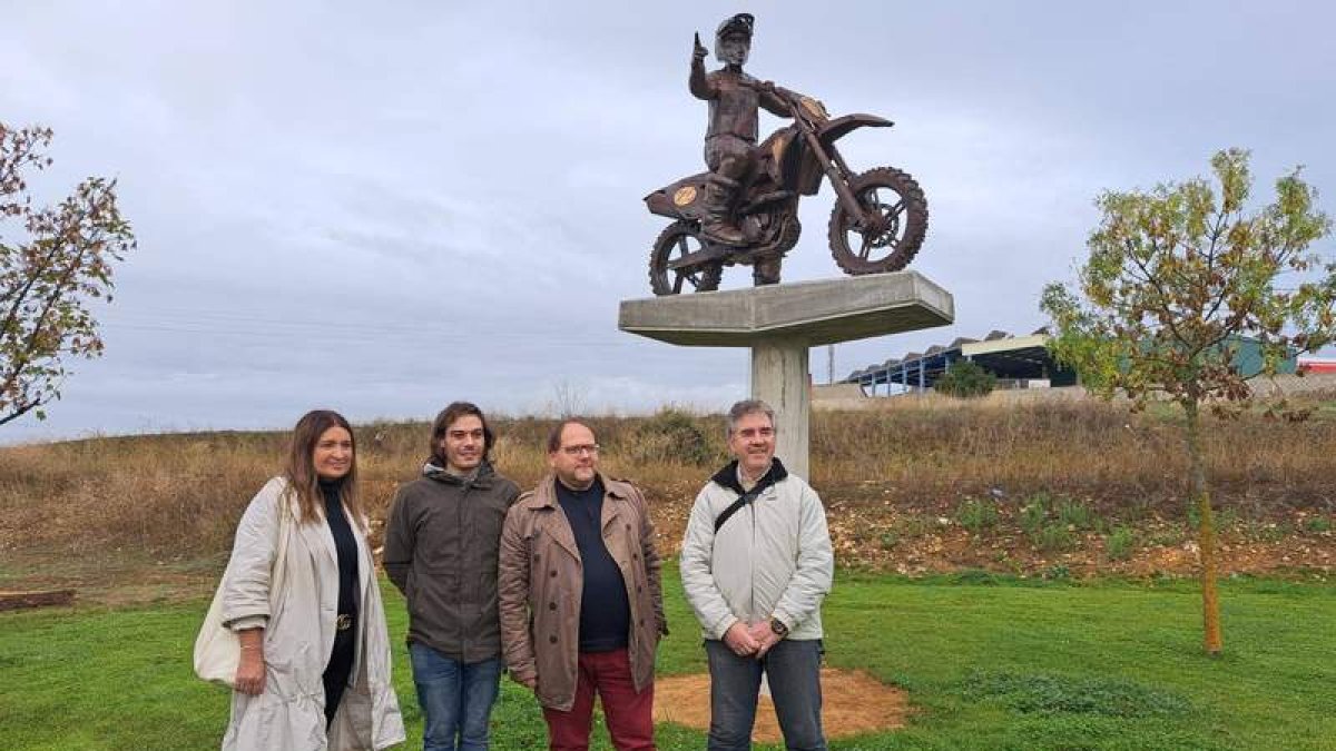 Inauguración de la escultura en el Parque de Santa Elena.  DL