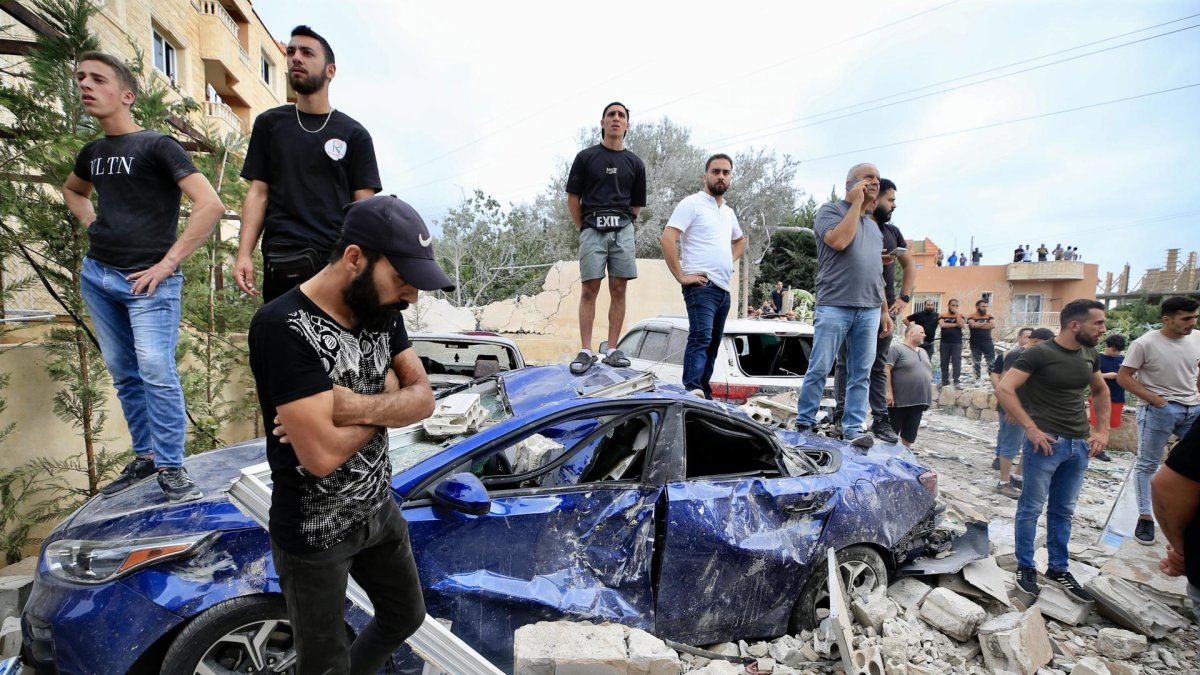 Destrozos por un ataque israelí en Barja, al sur de Beirut, este 12 de octubre. EFE/EPA/STRINGER