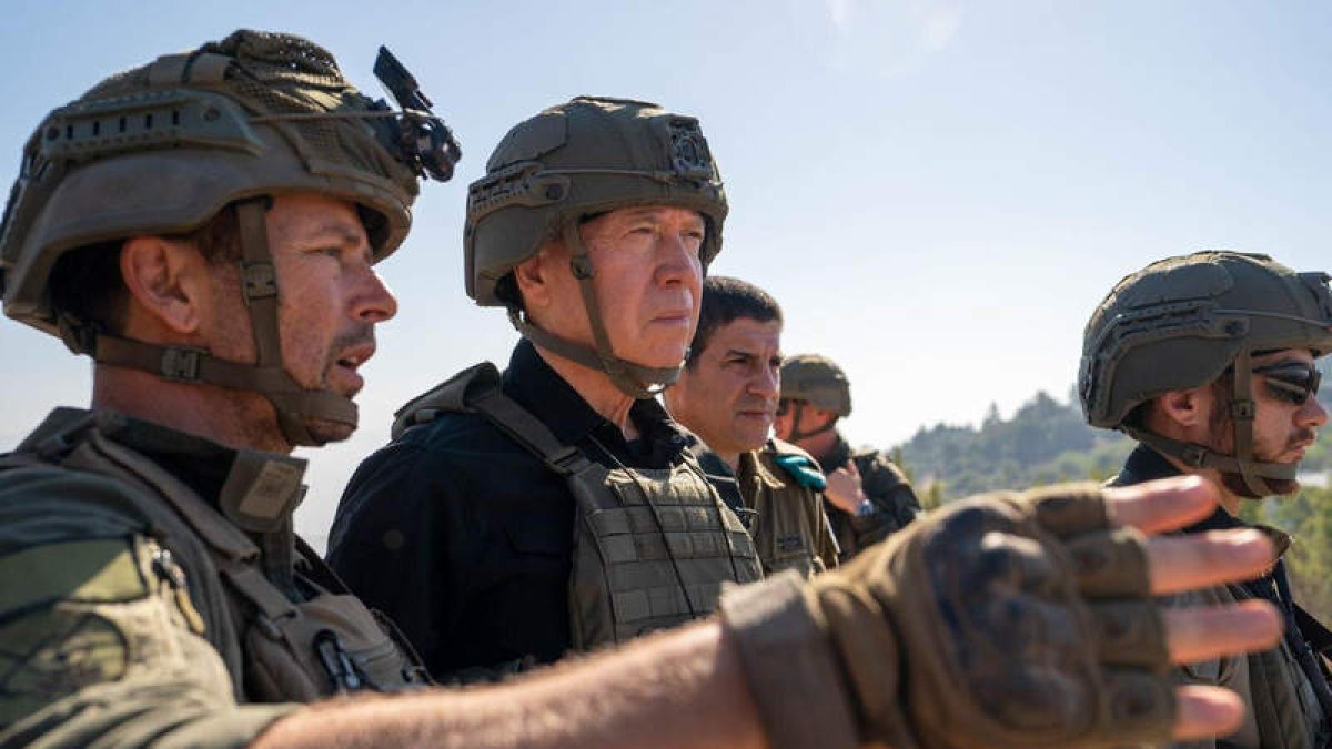El ministro de Defensa israelí, Yoav Gallant, recorre la frontera de Israel con Líbano. EJÉRCITO DE ISRAEL