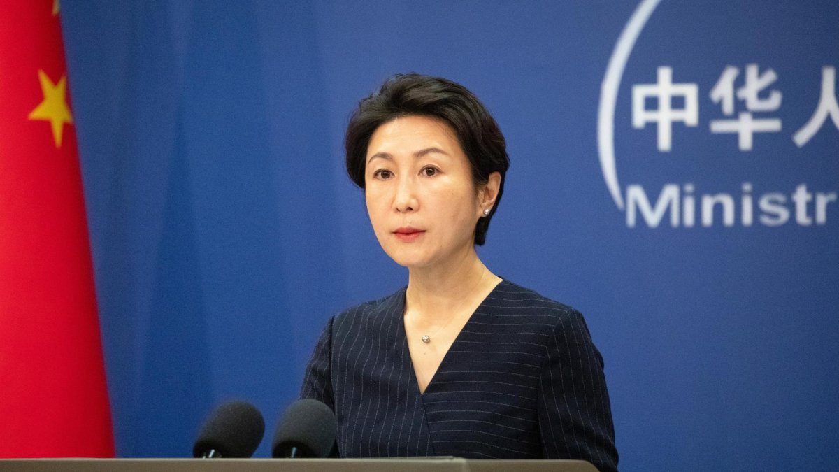 La portavoz de la Cancillería china Mao Ning habla durante una conferencia de prensa en el Ministerio de Relaciones Exteriores en Pekín, China, el 14 de octubre de 2024. EFE/EPA/JESSICA LEE