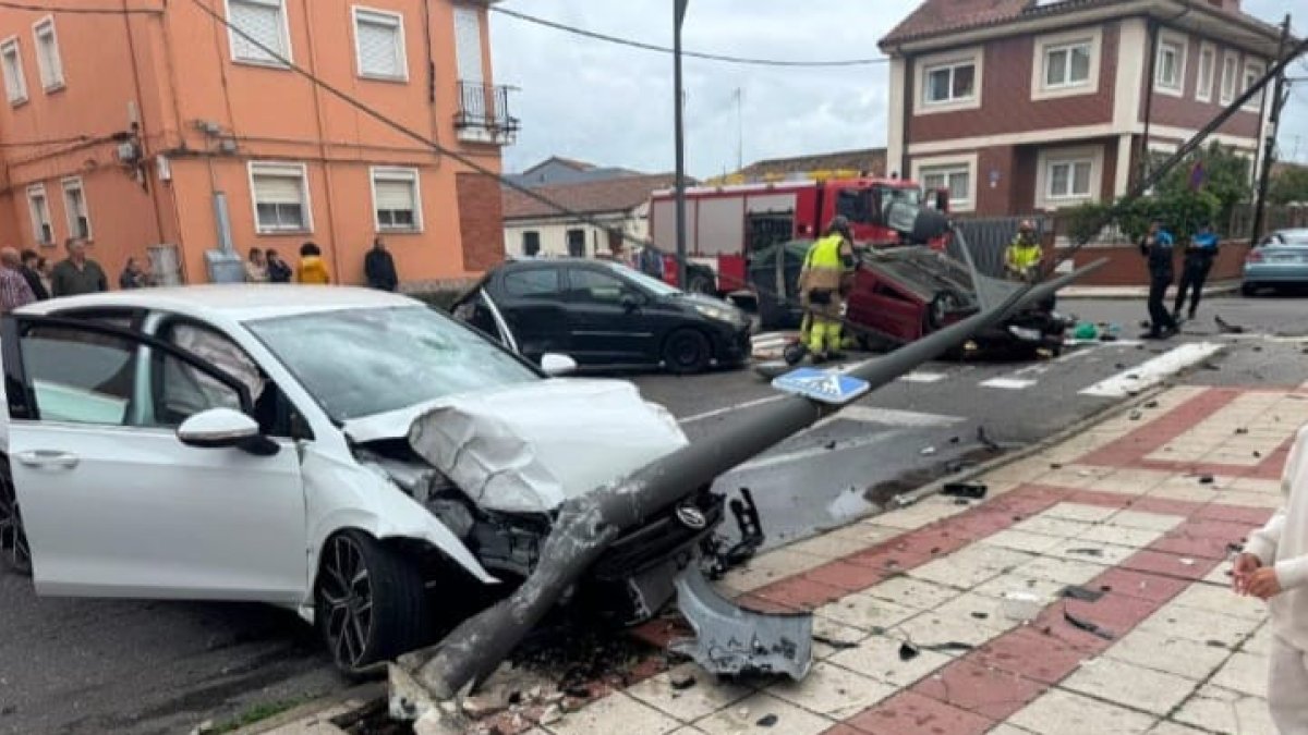 Estado en el que quedaron los vehículos tras el accidente.