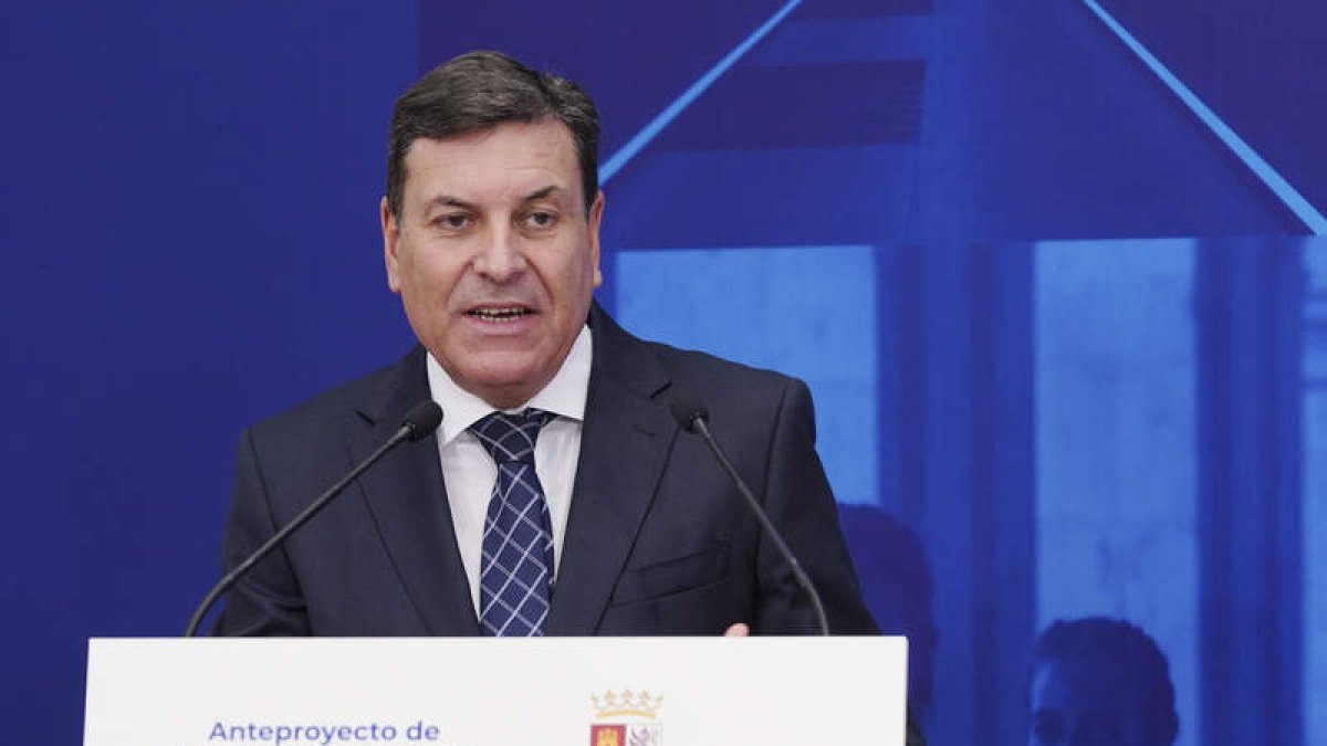 El consejero de Economía y Hacienda, Carlos Fernández Carriedo. NACHO GALLEGO