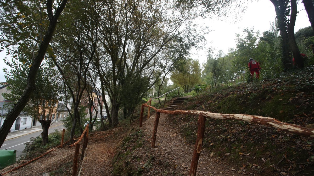 Imagen de uno de los nuevos caminos de acceso al parque de El Plantío.