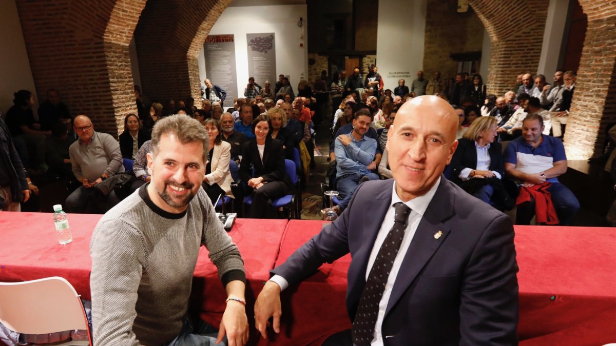 Un momento del acto, este jueves en el Palacio del Conde Luna.