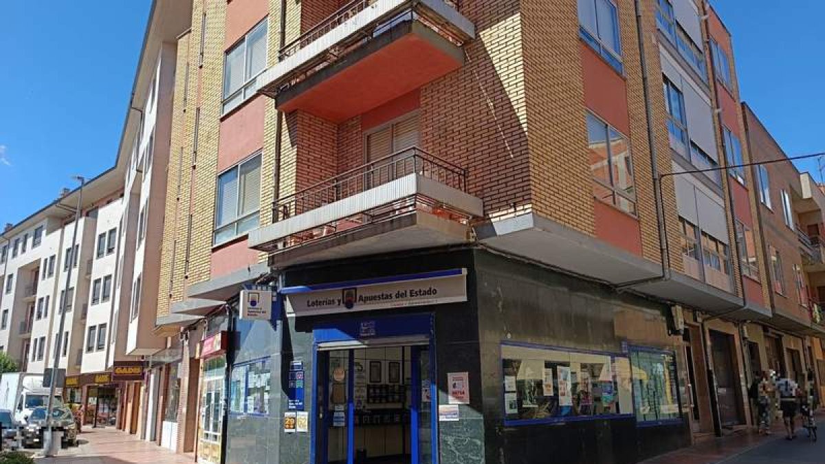La Administración de Lotería, en la calle Carlos Pinilla.  DL