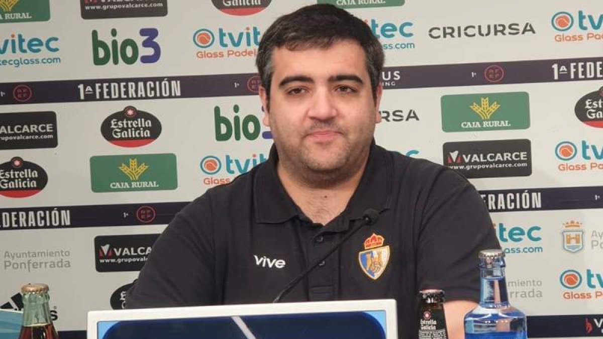 Oriol Pozo, en la comparecencia de ayer en El Toralín.  FROC