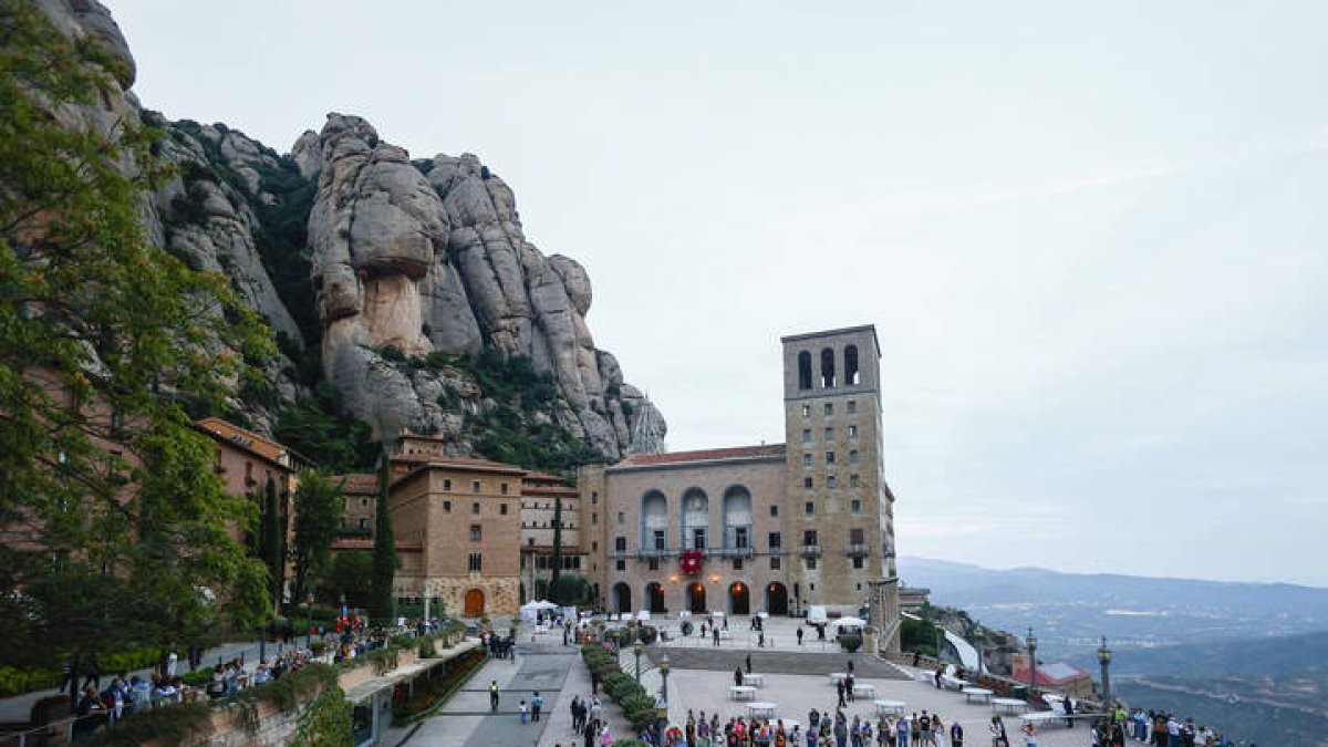 Imagen de los exteriores del monasterio de Santa María de Montserrat.