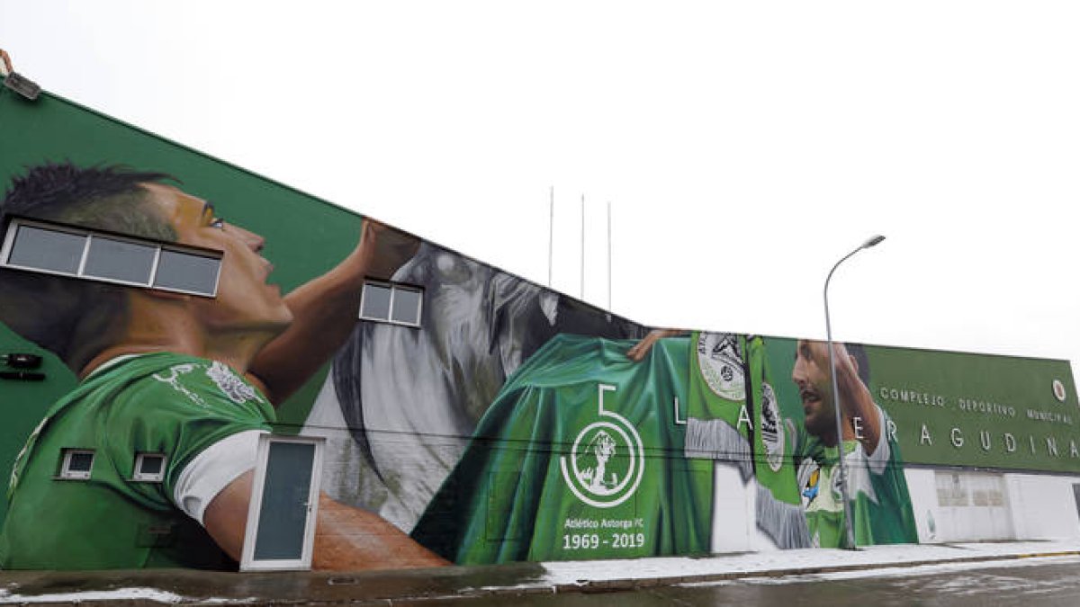 Fachada del estadio de La Eragudina donde disputa sus partidos como local el Atlético Astorga.