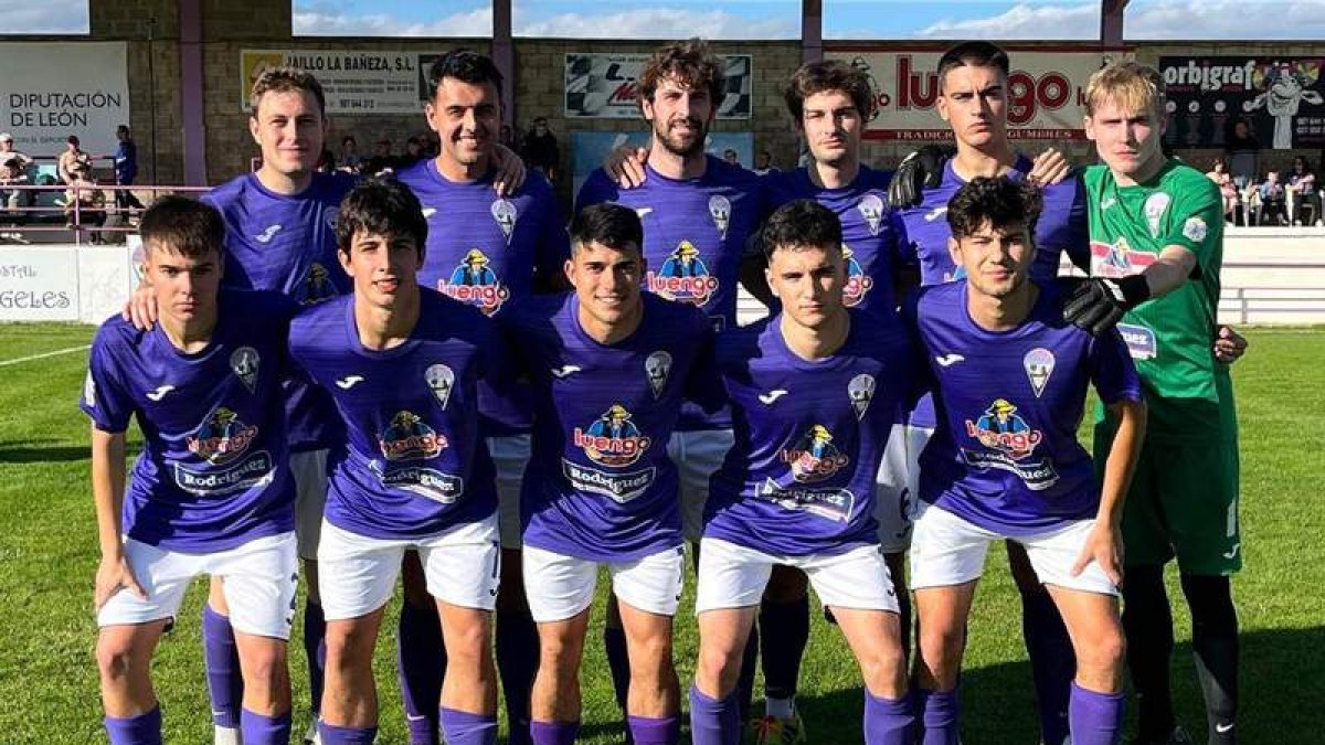 La Bañeza inició bien el partido, vencía 2-0, pero el Villa de Simancas logró la remontada.  LA BAÑEZA FC