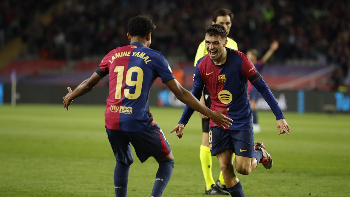 Victoria del Barcelona ante el Sevilla. EFE