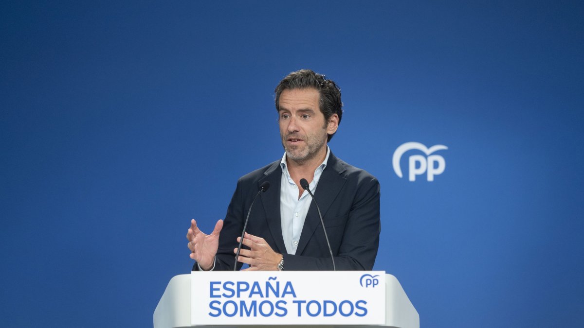 Archivo - El diputado nacional y portavoz del PP, Borja Sémper, durante una rueda de prensa. 