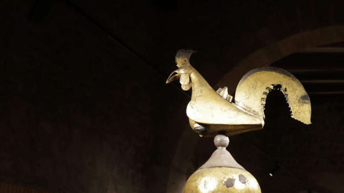 La veleta del gallo, que se exhibe en el museo. FERNANDO OTERO